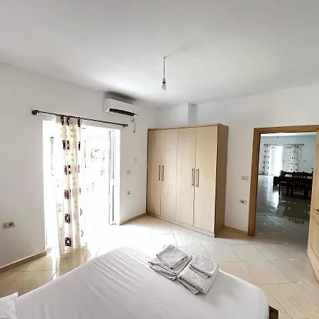 Apartment Xhino'S Apartments Sarande